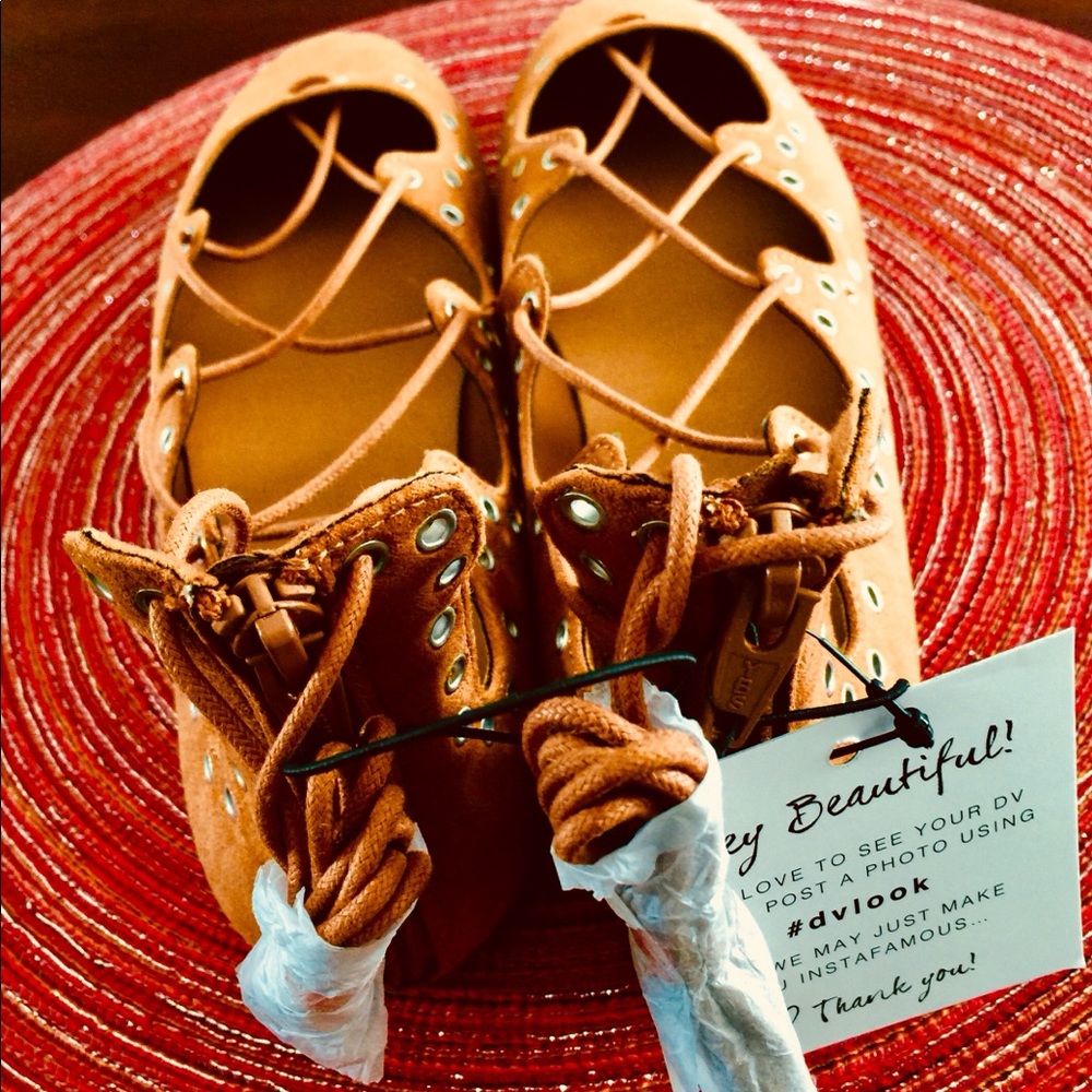 NWT LACE-UP BRITISH TAN FLATS! - Picture 4 of 5